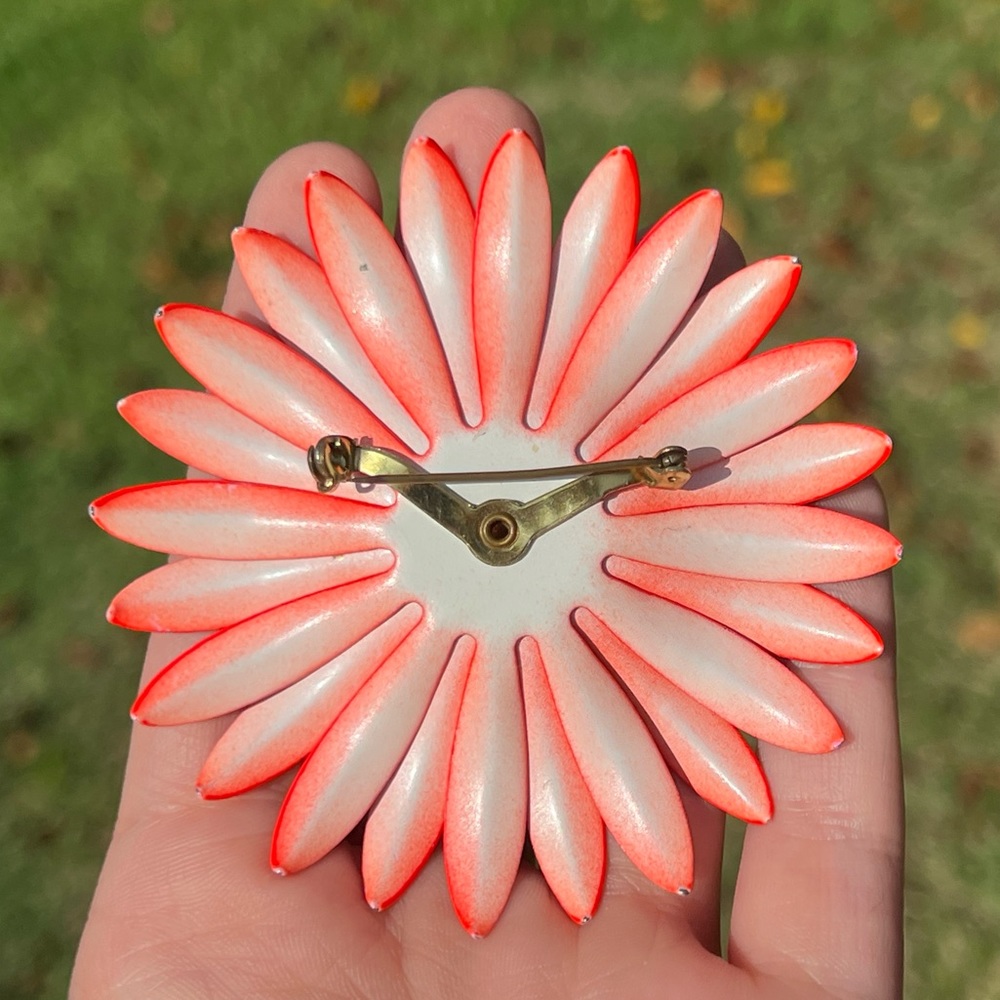 Vintage Bright Orange Flower Brooch - Picture 5 of 6